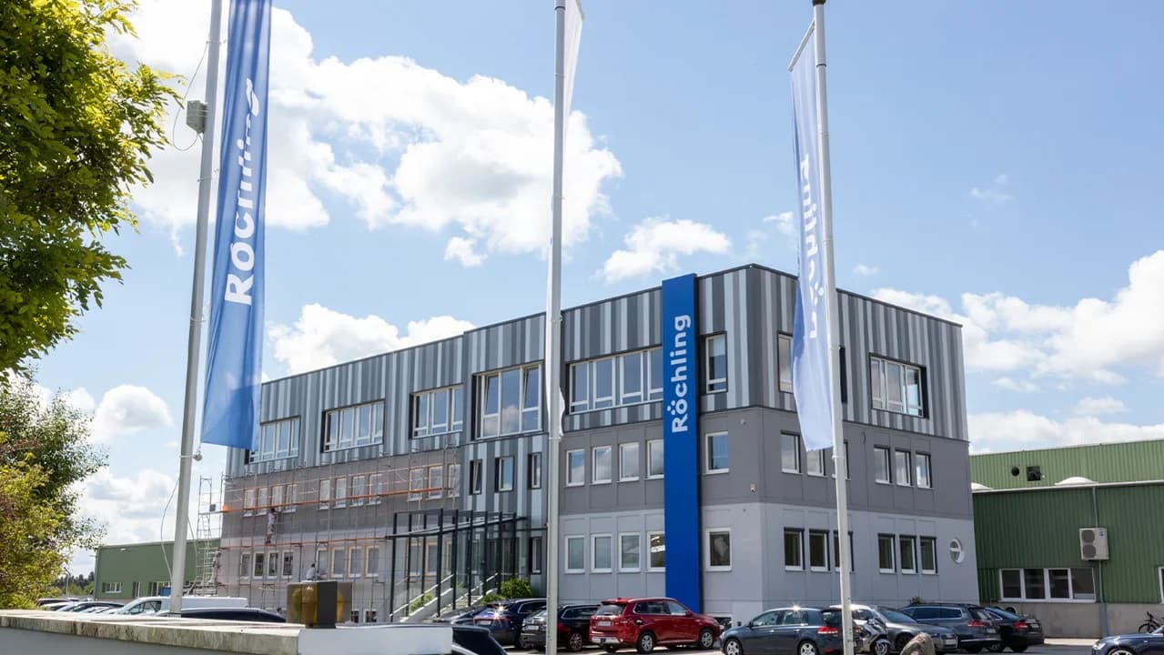 Office building of Röchling Industrial in Oepping with Röchling flags in front